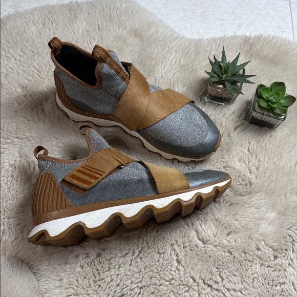 Sorel Women's Kinetic Sneaker Camel Brown Sea Salt Gray Size 9 EU 40 - Picture 2 of 10